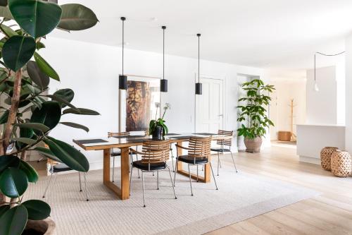 Three-Bedroom Apartment image 1