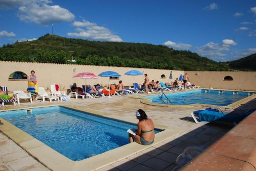 Úszómedence, Domaine Bellelauze in Bouriege