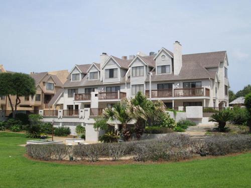658 New Haven - Three Bedroom Villa - image 8