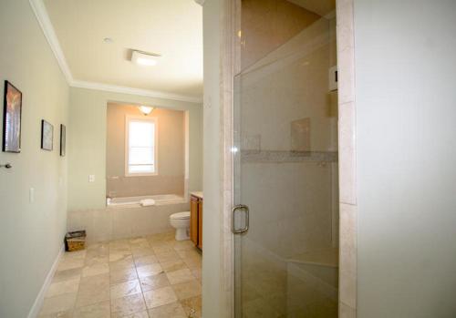 619 Dolphin Road - Six Bedroom House - main image
