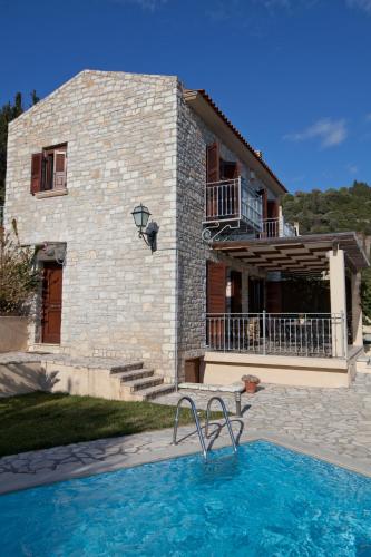 2 bedrooms, 4 beds