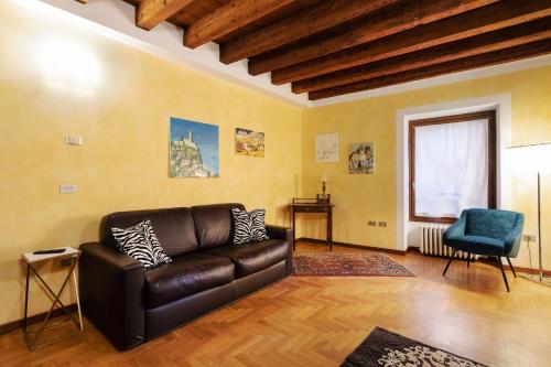 Città Antica Charming Flat - image 10