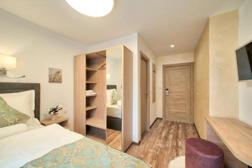Hotel Tiffany - image 11
