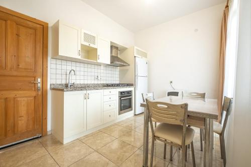 Old Town Deluxe Flats - image 11