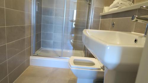 Quay Apartments - image 12