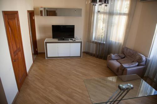 Two Bedroom Apartment with Jacuzzi & Balcony Kiev 