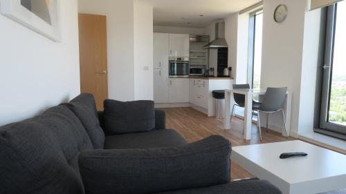 Quay Apartments - image 2