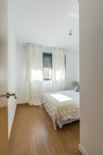 One-Bedroom Apartment image 9