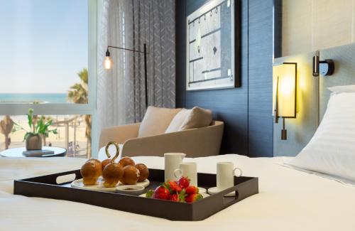 room detail thumbnail 2