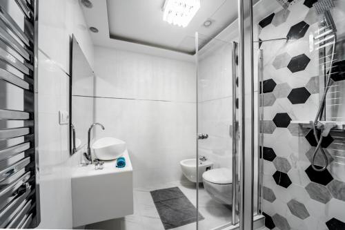 Central Elegance Aircon Apartment - image 5