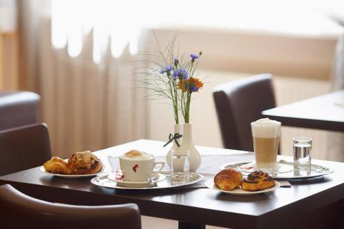 Hotel Edvards - image 2