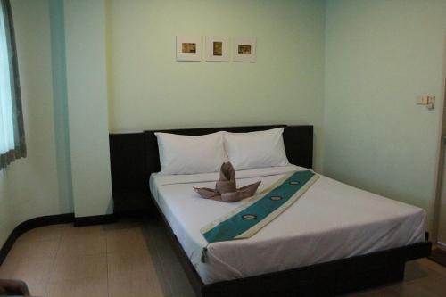 Baan Vor Sumongkol Services Apartment - Tap to explore photos