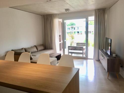 One-Bedroom Apartment image 1