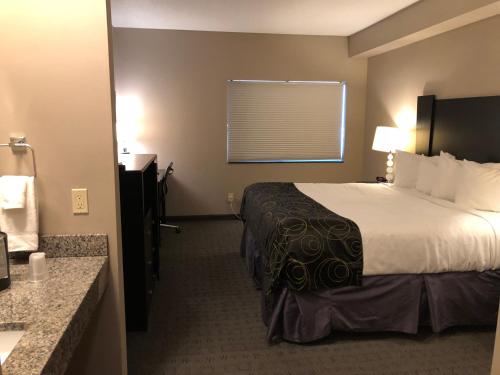 Okoboji Inn & Suites