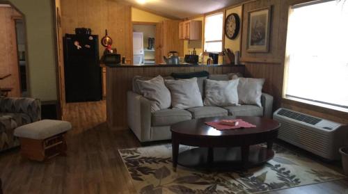 The Sandstone - A 3BR, 2BA Deluxe Log Cabin in Genoa, USA