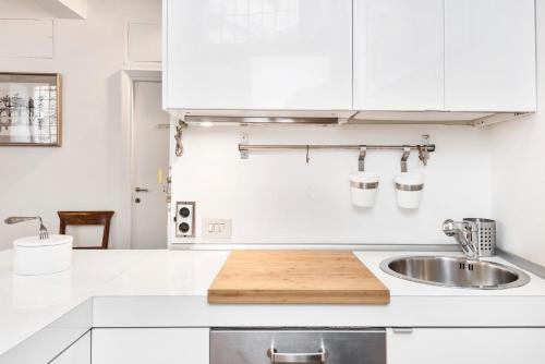 Campo de' Fiori Apartment - image 8