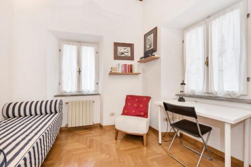 Campo de' Fiori Apartment - image 9