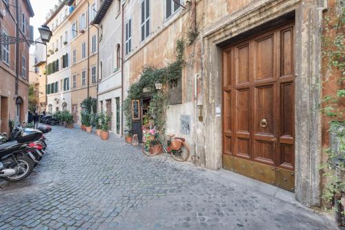 Campo de' Fiori Apartment - image 12