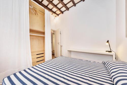 Campo de' Fiori Apartment - image 4