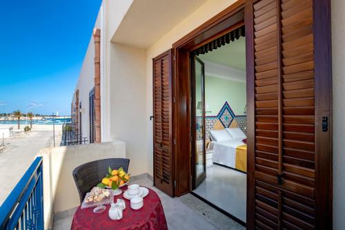 Балкон, Hotel Riva Del Sole in Сан - Віто Ло Капо