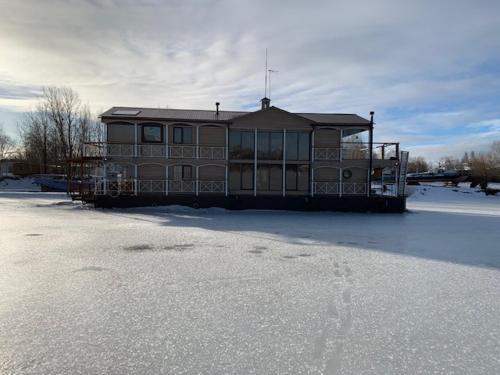 Nevo House Boat - image 3