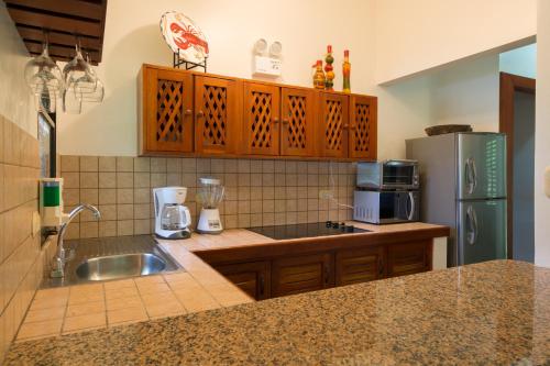 183895896 Club del Mar Oceanfront