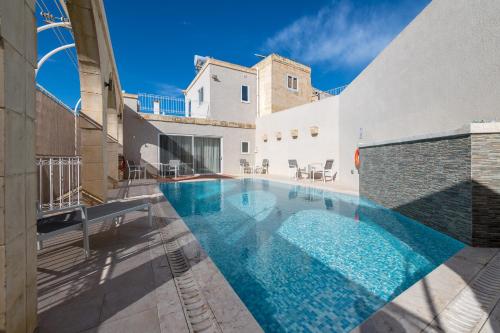 B&B Għarb - Zeppi's Luxury Holiday Farmhouse with Private Pool - Bed and Breakfast Għarb