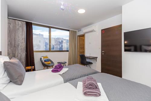 Apinelo Tower Rooms - image 2