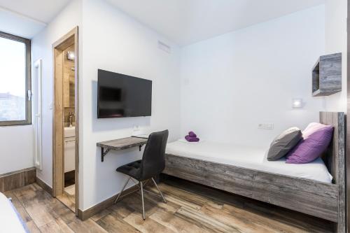Apinelo Tower Rooms - image 4