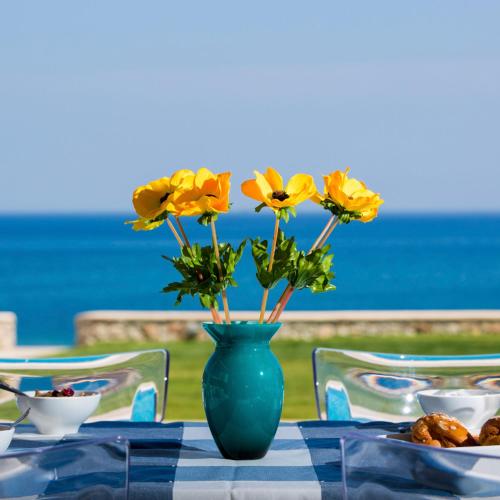  Lachania Villa Sleeps 7 Pool Air Con WiFi in Lachania