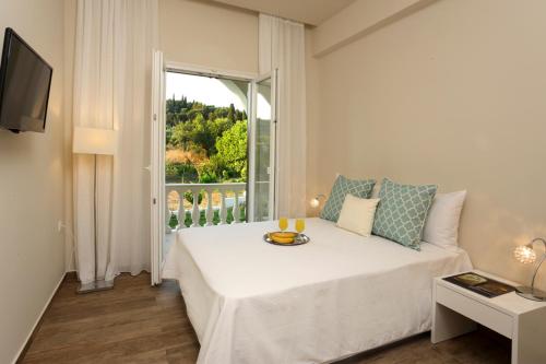  Saoulatika Villa Sleeps 10 Pool WiFi in Arillas