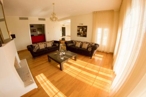  Analipsi Villa Sleeps 8 Pool WiFi in Kyllini