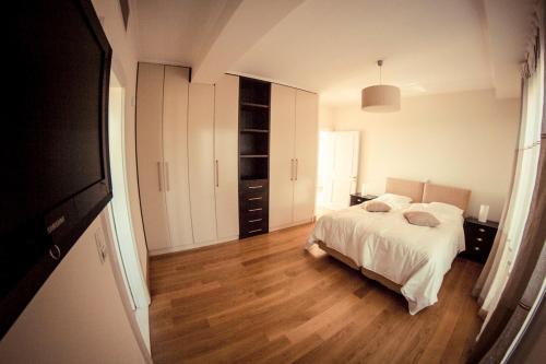  Analipsi Villa Sleeps 8 Pool WiFi in Kyllini