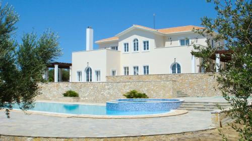  Analipsi Villa Sleeps 8 Pool WiFi, Pension in Kyllini