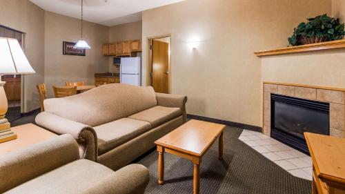 Best Western Plus Revere Inn And Suites