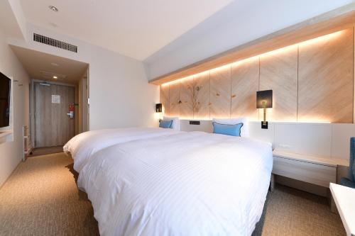 2 twin beds