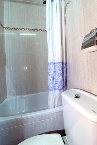 Hostal Milmarcos - image 2