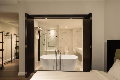 S Ram Leisure Hotel – Bangkok, NY