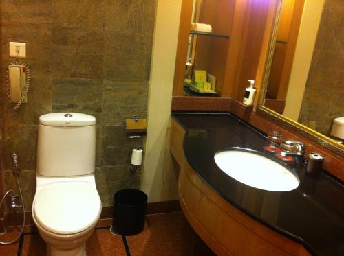 room detail thumbnail 2