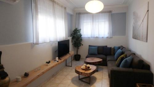  Heart of town "city cottage" in Volos