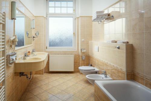 Superior Triple Room with Wellness and Fitness Access  image 4
