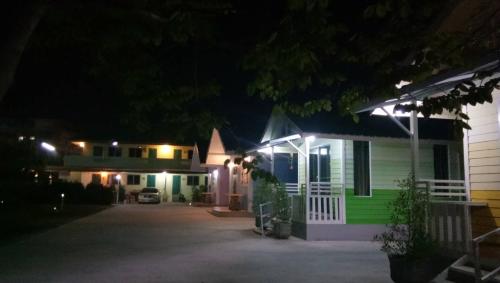 WISET SABAI RESORT in Ang Thong