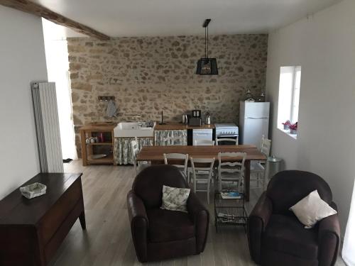 Gîte de charme Les Trois Chênes gîte à louer Les Jarousses