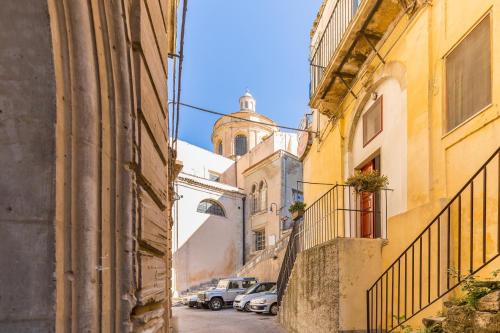 Casa del Duomo Located in Town Center, Casa del Duomo is a perfect starting point from which to explore Modica. Featuring a satisfying list of amenities, guests will find their stay at the property a comfortable one