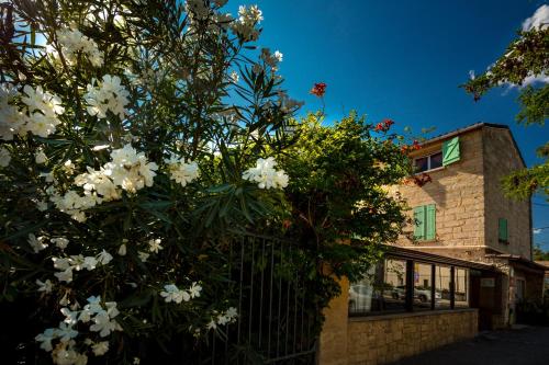 LOGIS HOTEL RESTAURANT L' Auberge d'Uzes