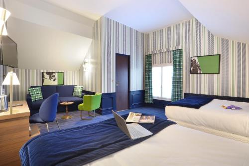 room detail thumbnail 1