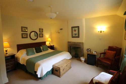 Courtyard - Family Suite - Large Double or Twin plus Single Room (Pet-Friendly)