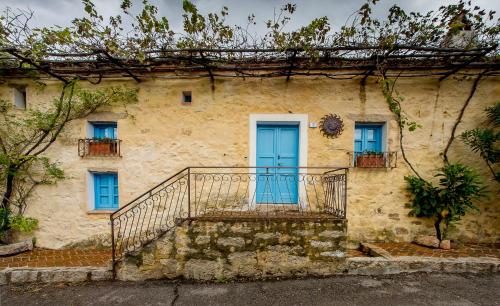 Antica Dimora La Corona – San Pantaleo, NJ