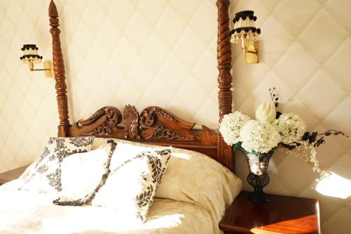 Regency Hotel - image 2