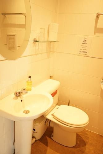 Regency Hotel - image 5